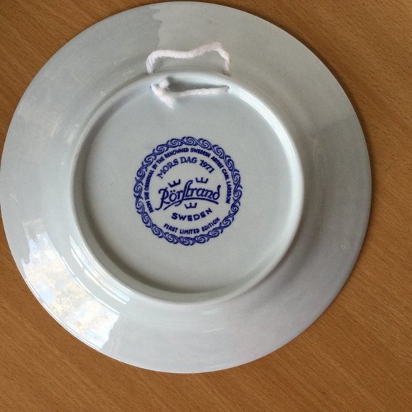 8 1/8" Carl Larson Sweden Mors Dag 1971 Collector Plate "Mother's Day 1971 - Picture 3 of 3